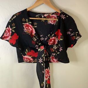 SHEIN short sleeve crop top ties in front black with floral design deep V-neck